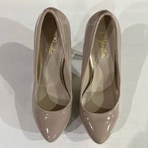 Tan patent leather style platform heel pumps NWOT
